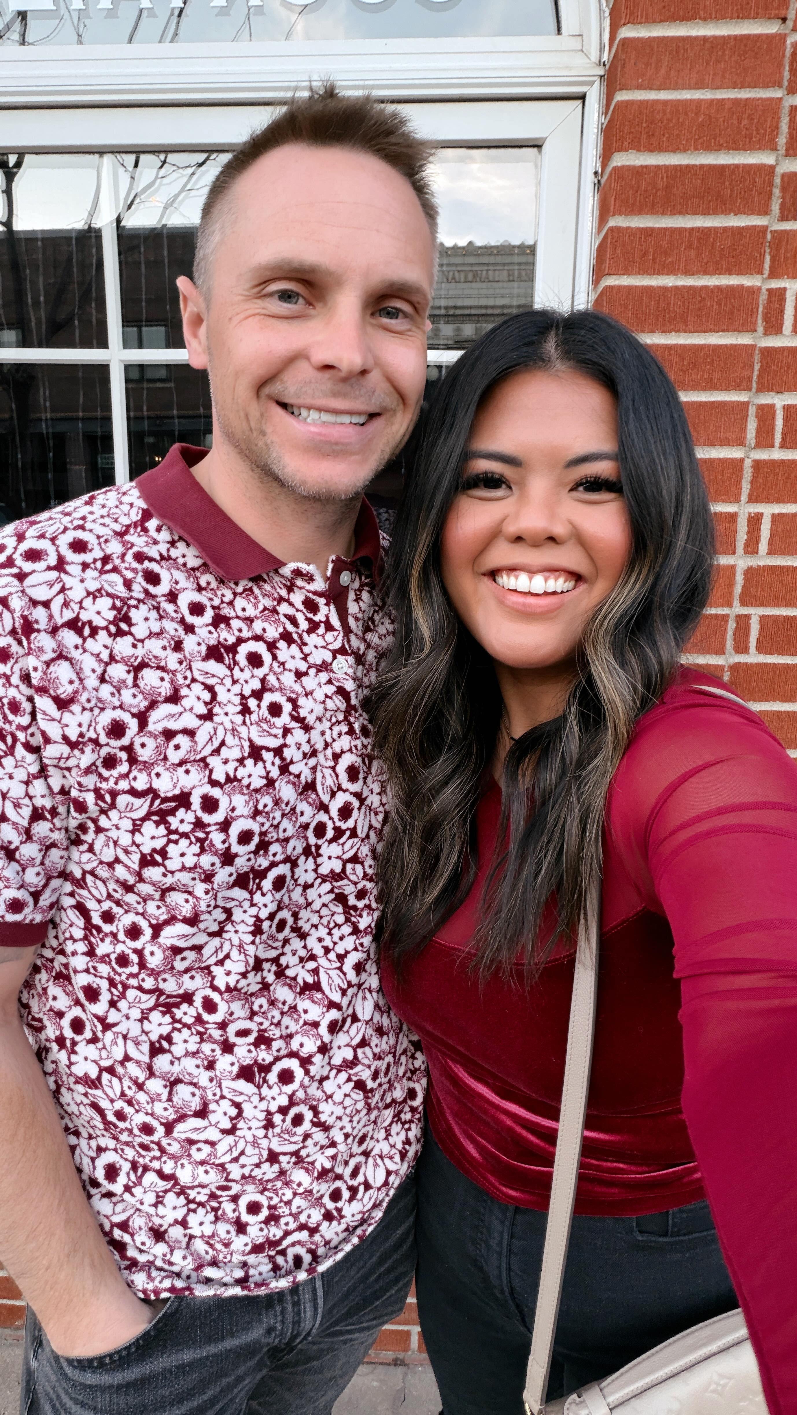 Uhhh sorry I can’t relate. 🤭
All the kids and I have to do is show up, grab our drinks, and eat. 
Don’t worry, I’m not that worthless.😉
I’m always on clean up duty after dinner.

#marriage #marriedlife #husband